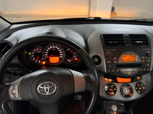 Tirane, shes SUV | Fuoristrad | Xhip Toyota Rav4 Nafte, e zeze manuale Klima 190 km 5.500 €