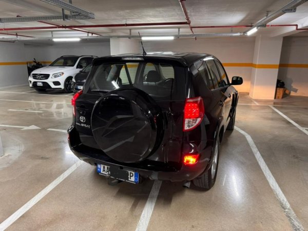 Tirane, shes SUV | Fuoristrad | Xhip Toyota Rav4 Nafte, e zeze manuale Klima 190 km 5.500 €