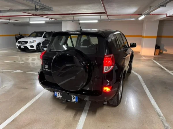 Tirane, shes SUV | Fuoristrad | Xhip Toyota Rav4 Nafte, e zeze manuale Klima 190 km 5.500 €