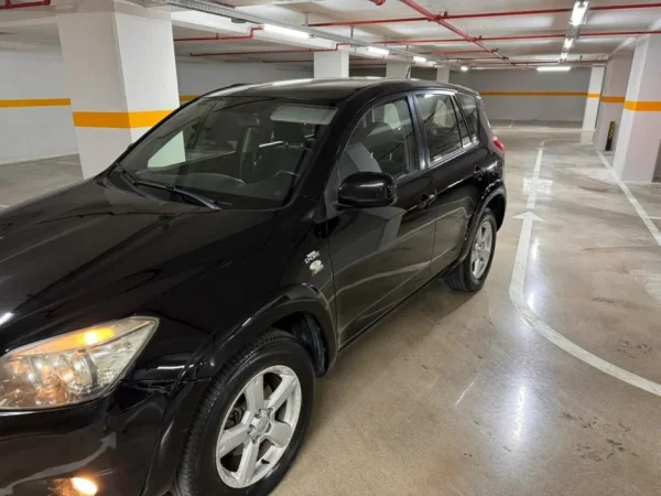 Tirane, shes SUV | Fuoristrad | Xhip Toyota Rav4 Nafte, e zeze manuale Klima 190 km 5.500 €