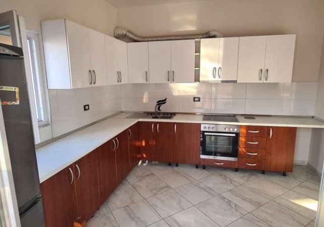 Tirane, jepet me qera apartament 2+1 Kati 3, 110 m² 500 € (SELITE)