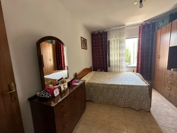 Tirane, shitet apartament 1+1+Ballkon Kati 3, 65 m² 93.000 € (Rruga e Dibres, Spital Amerikan 2)
