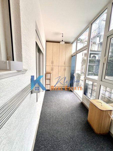 Tirane, jap me qera apartament 1+1+Ballkon Kati 2, 60 m² 450 € (Te Kopshti Botanik, afer Xhamise)
