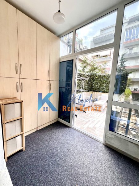 Tirane, jap me qera apartament 1+1+Ballkon Kati 2, 60 m² 450 € (Te Kopshti Botanik, afer Xhamise)