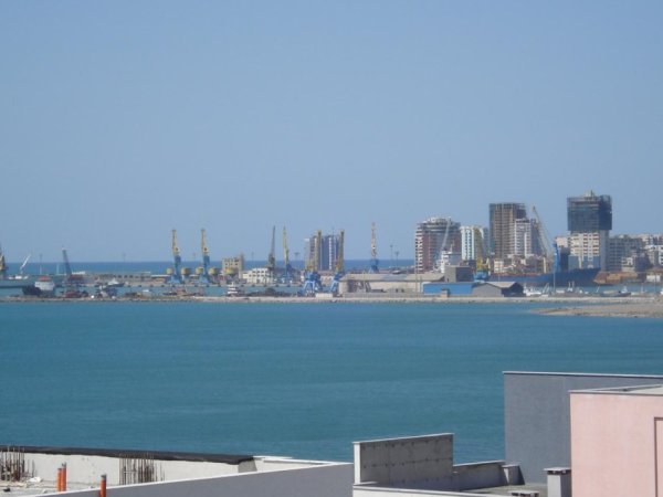 Durres, jap me qera apartament 2+1+Ballkon Kati 7, 84 m² 400 € (prane Pistes Apollonia Plazh, Durres.)