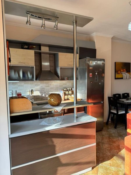 Durres, jap me qera apartament 2+1+Ballkon Kati 7, 84 m² 400 € (prane Pistes Apollonia Plazh, Durres.)