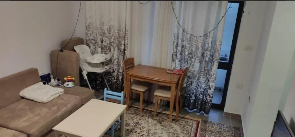 Tirane, jepet me qera apartament 2+1 Kati 1, 120 m² 400 € (Stacioni i Trenit)
