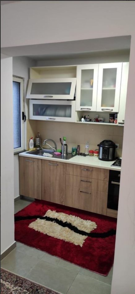 Tirane, jepet me qera apartament 2+1 Kati 1, 120 m² 400 € (Stacioni i Trenit)