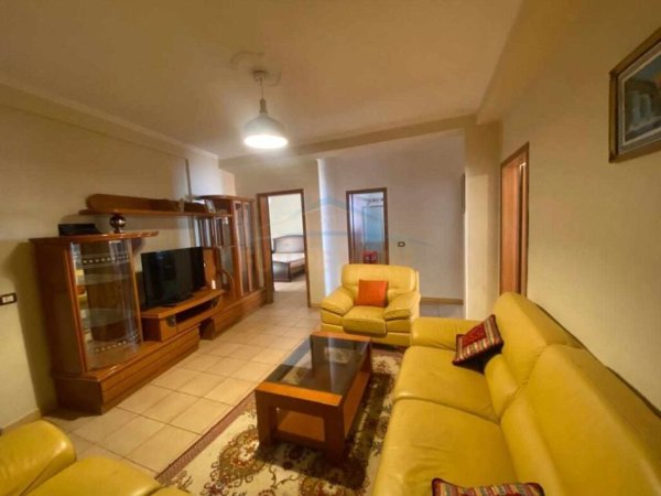 Tirane, jepet me qera apartament 2+1 Kati 2, 115 m² 500 € (Medrese)