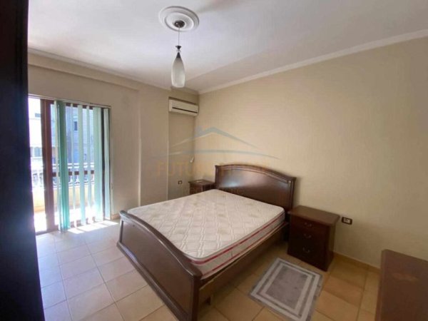 Tirane, jepet me qera apartament 2+1 Kati 2, 115 m² 500 € (Medrese)
