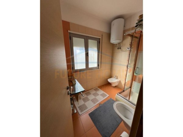 Tirane, jepet me qera apartament 3+1+2+Verandë Kati 3, 150 m² 800 € (Pazari i Ri)