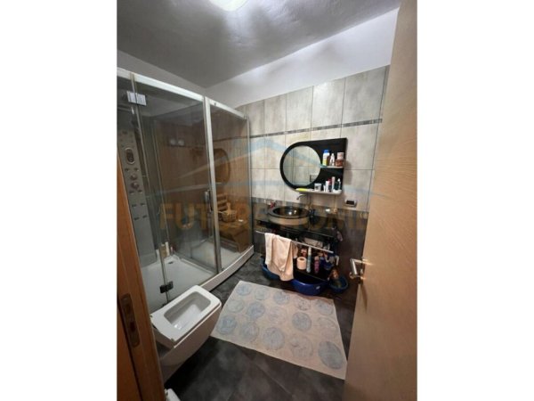 Tirane, jepet me qera apartament 3+1+2+Verandë Kati 3, 150 m² 800 € (Pazari i Ri)