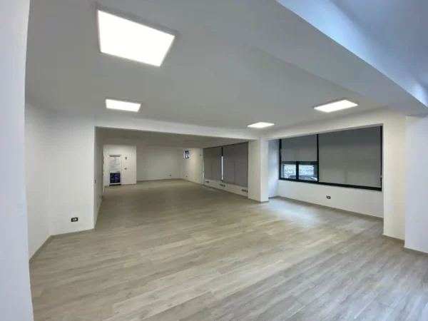 Tirane, jepet me qera ambjent biznesi , 115 m² 1.500 € (Rruga e durresit)