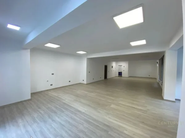 Tirane, jepet me qera ambjent biznesi , 115 m² 1.500 € (Rruga e durresit)