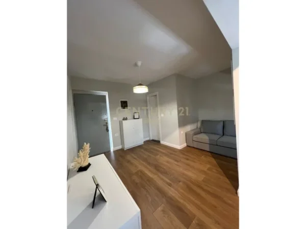 Tirane, jepet me qera apartament 1+1 Kati 3, 60 m² 500 € (Rruga bardhyl)