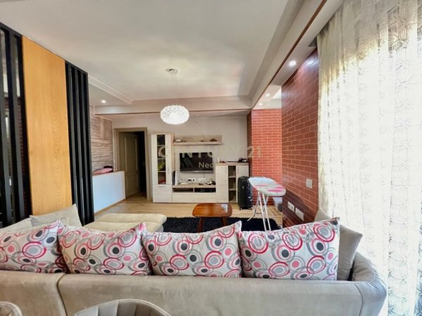 Tirane, shitet apartament 1+1+Ballkon Kati 8, 95 m² 295.000 € (Myslym shyri)
