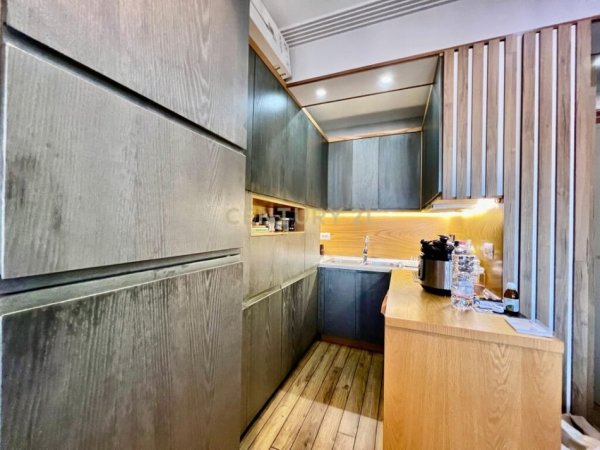 Tirane, shitet apartament 1+1+Ballkon Kati 8, 95 m² 295.000 € (Myslym shyri)