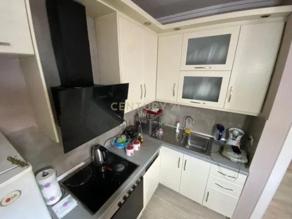 Tirane, shitet apartament 2+1+Ballkon Kati 2, 88 m² 129.000 € (Yzberisht)