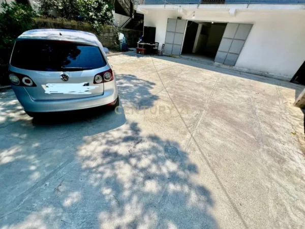 Tirane, jepet me qera magazine Kati 0, 220 m² 550 € 
