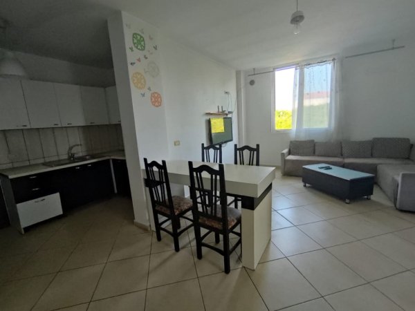 Tirane, jepet me qera apartament 1+1+Ballkon Kati 2, 80 m² 249 € (Gramozi)