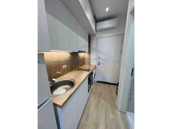 Tirane, shitet garsonier 1+1 Kati 10, 30 m² 78.000 € (21 Dhjetori, Tiranë)