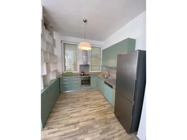 Tirane, jepet me qera apartament 3+1 Kati 1, 107 m² 650 € (KODRA E DIELLIT 1)