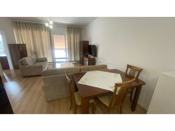 Tirane, jepet me qera apartament 1+1 Kati 8, 87 m² 500 € (5 MAJI)