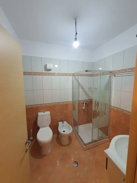 Tirane, shitet apartament 2+1+Ballkon Kati 6, 108 m² 120.000 € (Yzberisht)
