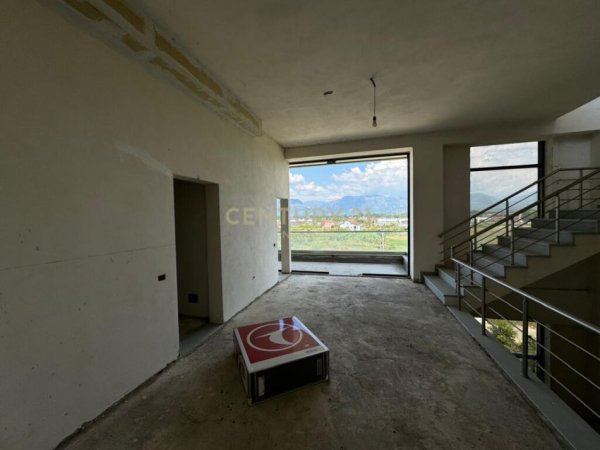 Shitet Godine Biznesi 1290.5m2 prane rruges kryesore ne Fushe -Preze!Neom97333