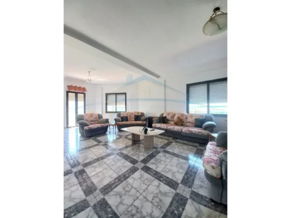 Tirane, jepet me qera apartament 2+1 Kati 10, 170 m² 700 € (STADIUMI DINAMO)