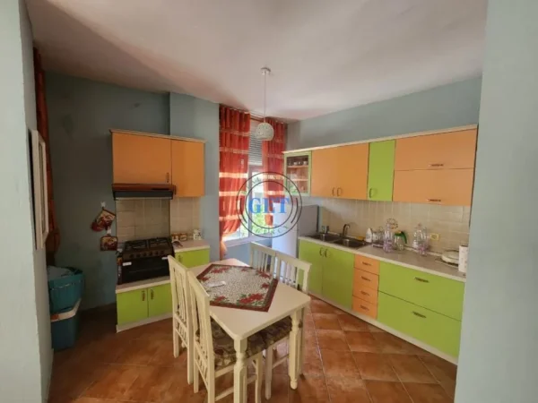 Durres, jepet me qera apartament 1+1+Ballkon Kati 1, 67 m² 300 € (Shkembi i Kavajes, Durres.)