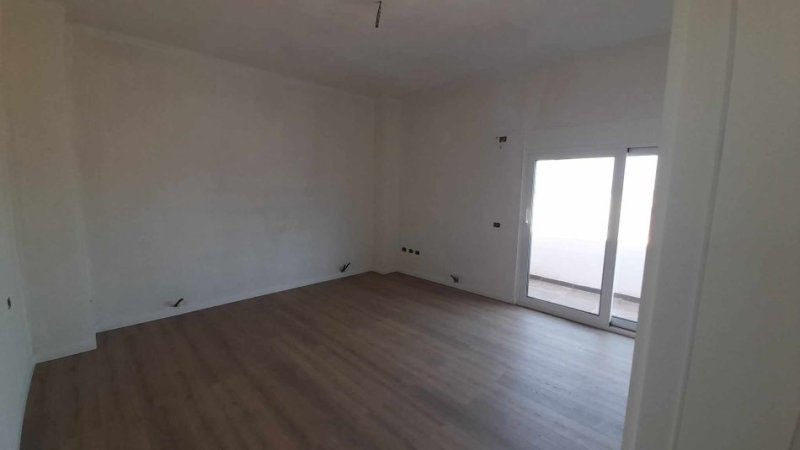 Durres, shes apartament 2+1 Kati 8, 200.000 € (Durres)