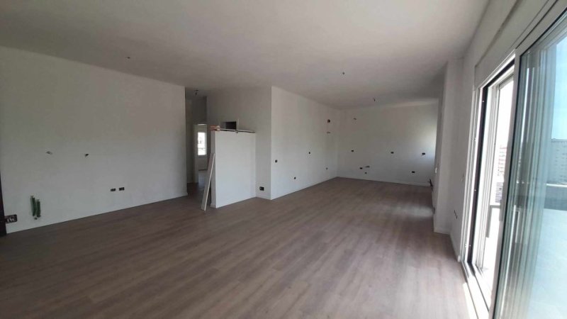 Durres, shes apartament 2+1 Kati 8, 200.000 € (Durres)
