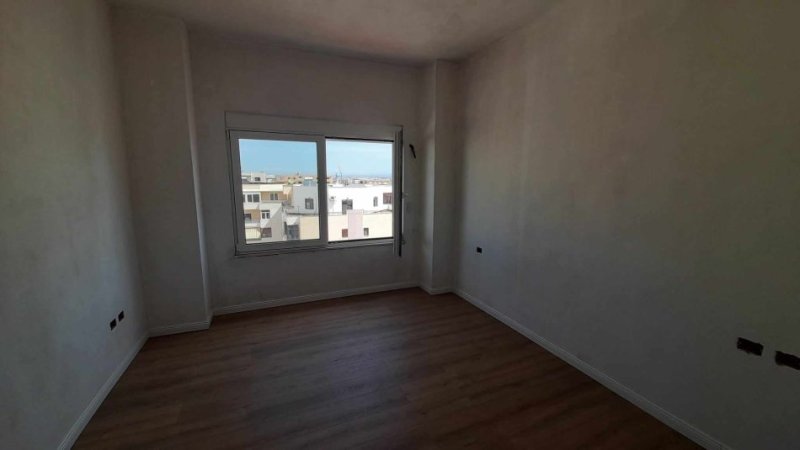 Durres, shes apartament 2+1 Kati 8, 200.000 € (Durres)