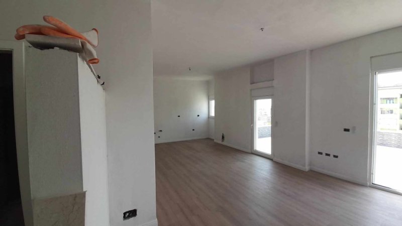 Durres, shes apartament 2+1 Kati 8, 200.000 € (Durres)