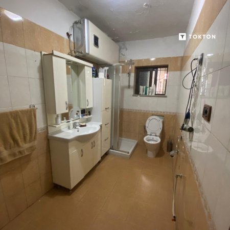 Tirane, jap me qera shtepi 2+1+Ballkon Kati 2, 160 m² 500 € (don bosko)