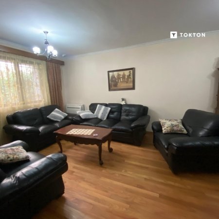 Tirane, jap me qera shtepi 2+1+Ballkon Kati 2, 160 m² 500 € (don bosko)