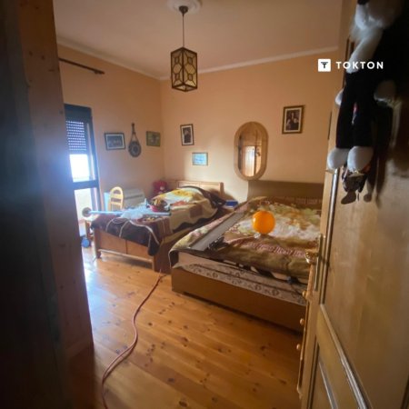 Tirane, jap me qera shtepi 2+1+Ballkon Kati 2, 160 m² 500 € (don bosko)