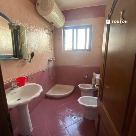 Tirane, jap me qera shtepi 2+1+Ballkon Kati 2, 160 m² 500 € (don bosko)