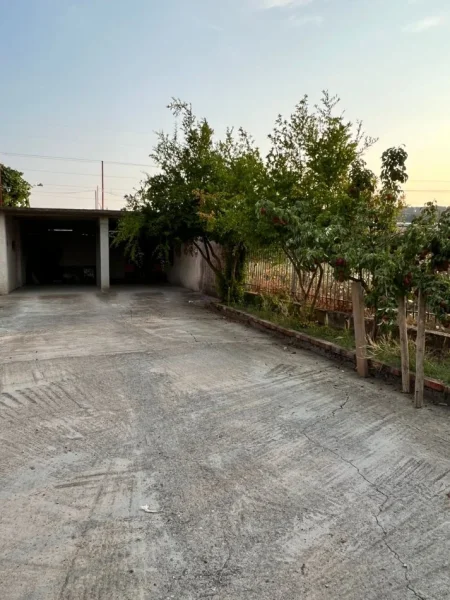 Tirane, jap me qera garazh Kati 0, 40 m² 300 € (Rruga Industriale Prush-Vaqarr)