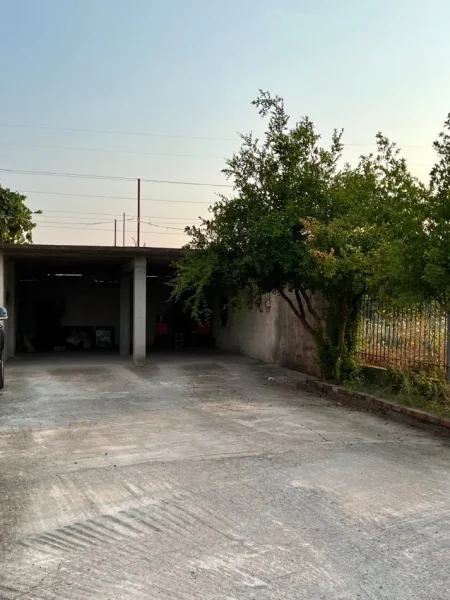 Tirane, jap me qera garazh Kati 0, 40 m² 300 € (Rruga Industriale Prush-Vaqarr)