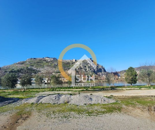 Shkoder, shitet toke , 8.607 m² (RR. BEXHENE, SHKODER)