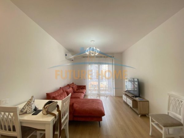 Tirane, jepet me qera 1+1 Kati 3, 600 € (21 Dhjetori, Rruga e Kavajes)