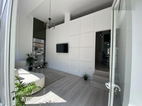 Tirane, shes dyqan Kati 0, 65 m² 165.000 € (Xhavit Shyqyri Demneri)