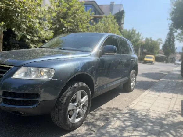 Tirane, jap me qera SUV | Fuoristrad | xhip volkswagen touareg Nafte, automatik Klima 204 km 45 €
