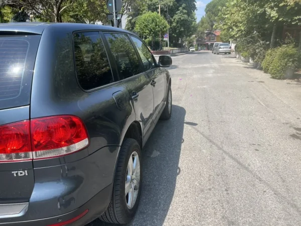 Tirane, jap me qera SUV | Fuoristrad | xhip volkswagen touareg Nafte, automatik Klima 204 km 45 €