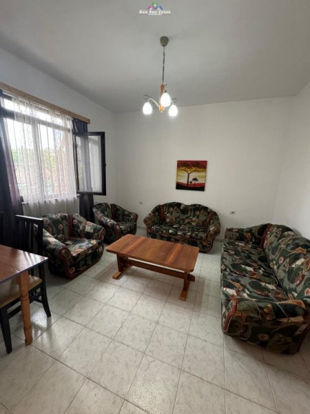 Tirane, jepet me qera 1+1 Kati 1, 80 m² 330 € (brryli)