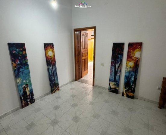 Tirane, jepet me qera 1+1 Kati 1, 80 m² 330 € (brryli)