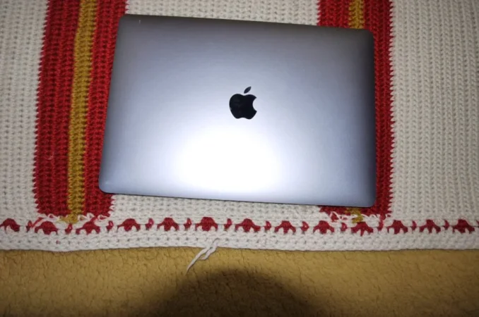 Lushnje, shes Apple macbook air 2020 model a2337