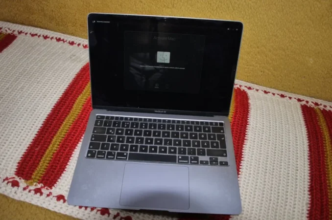 Lushnje, shes Apple macbook air 2020 model a2337